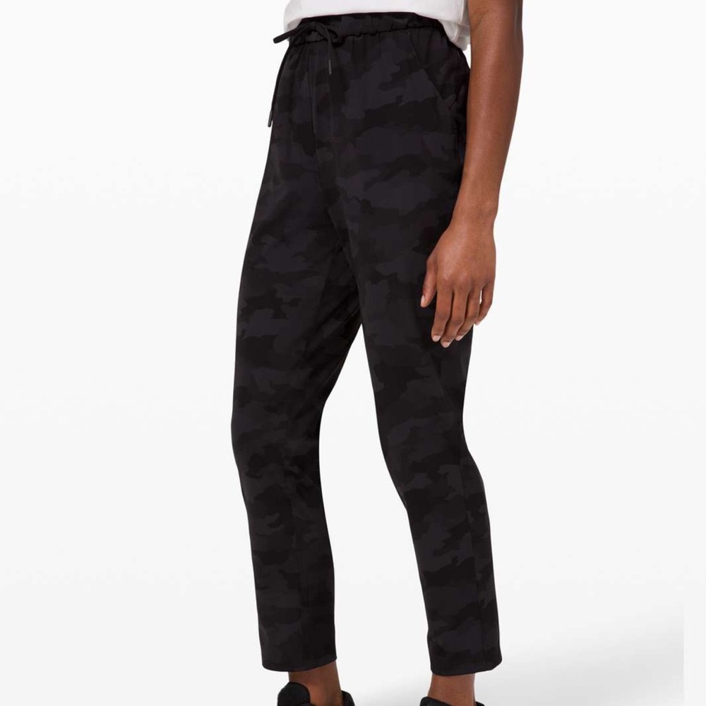 Lululemon Keep Moving Pant 7/8 High-Rise
Heritage 365 Camo Deep Coal Multi | 12